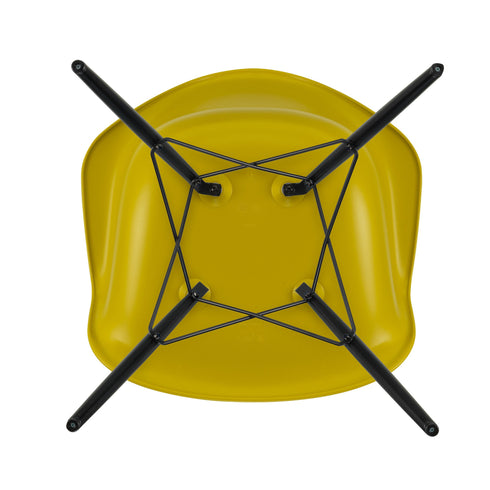 Cadeira de Braços Plástica Eames DAW / Base Ácer Preto